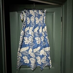 Blue and White Leaf Print tube dress short version